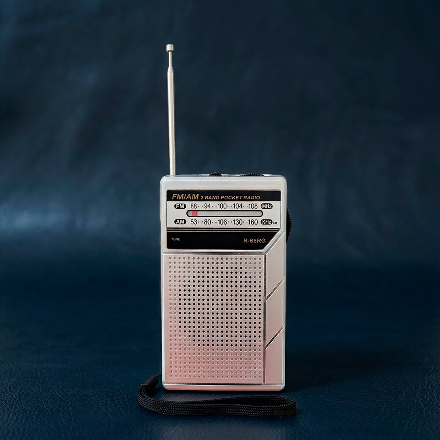 Radio de Bolsillo Portátil FM/AM R-65RG con Batería Recargable